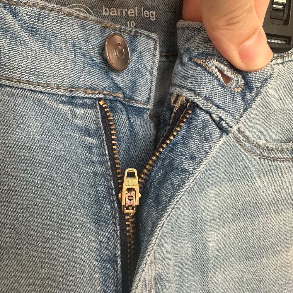 ⚡️NWT Universal Thread Light Blue High Rise Jeans - Picture 4 of 5